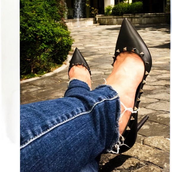 VALENTINO GARAVANI Black Noir Leather Pointy Toe Rockstud Heels SZ 37.5 - Picture 1 of 17